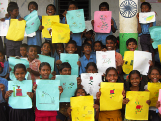 インドの子どもたちに絵を描いてもらいました