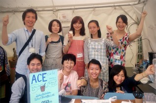 ACE Cafe スタッフの集合写真（一日目）