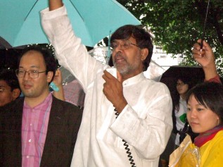 渋谷・表参道で実施された児童労働反対を呼びかけるマーチで声をあげるカイラシュさん