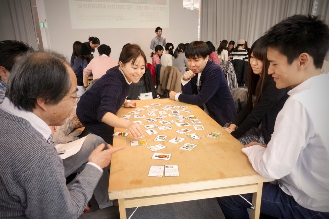 ACE新教材「チョコっと世界をのぞいてみよう！」カルタの実施風景